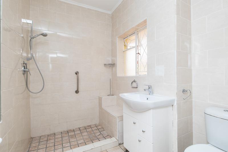 5 Bedroom Property for Sale in Bergvliet Western Cape